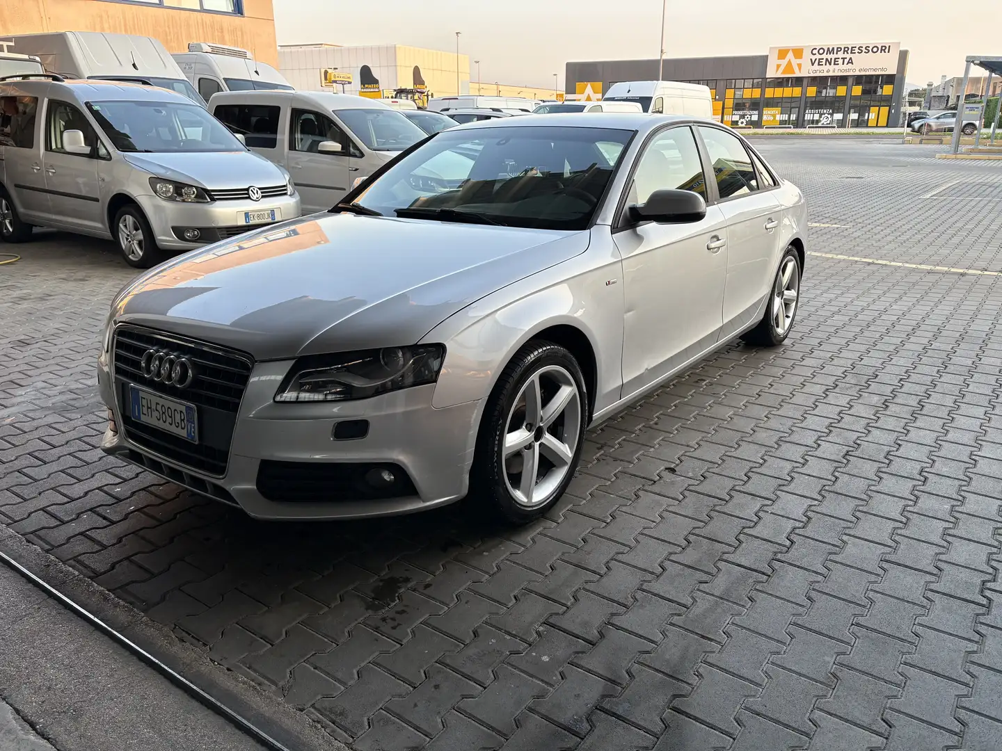 Audi A4 2.0 tdi Ambiente 143cv - 1