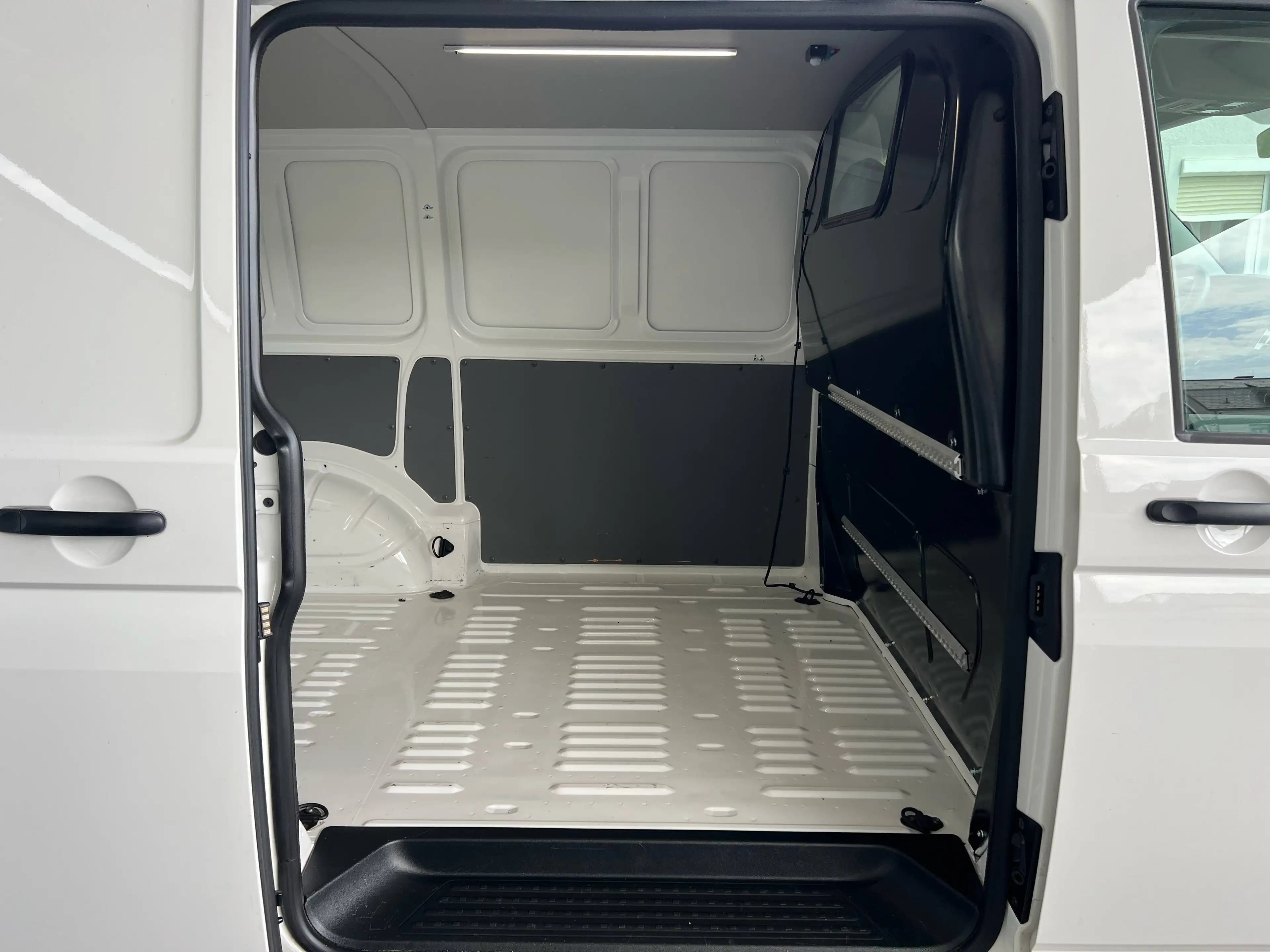 Volkswagen T6.1 Transporter Kastenwagen 2,0 TDI KLIMA/ANHÄNGEVORRICHTUNG — photo 9