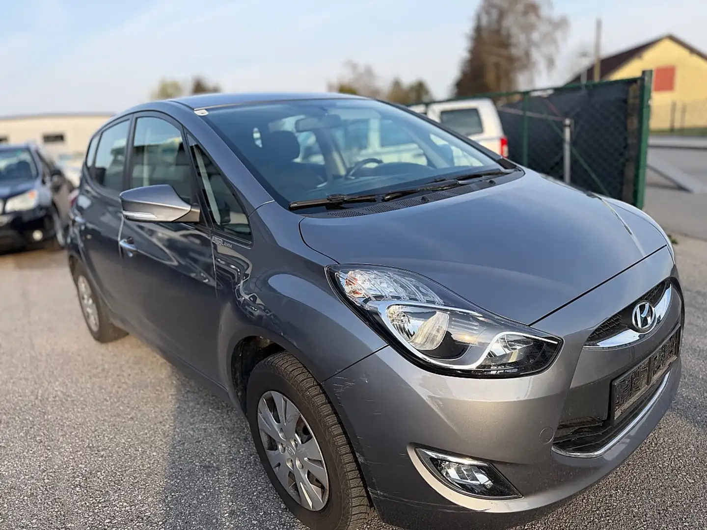 Hyundai iX20 1,4 CVVT Europe Grau - 2