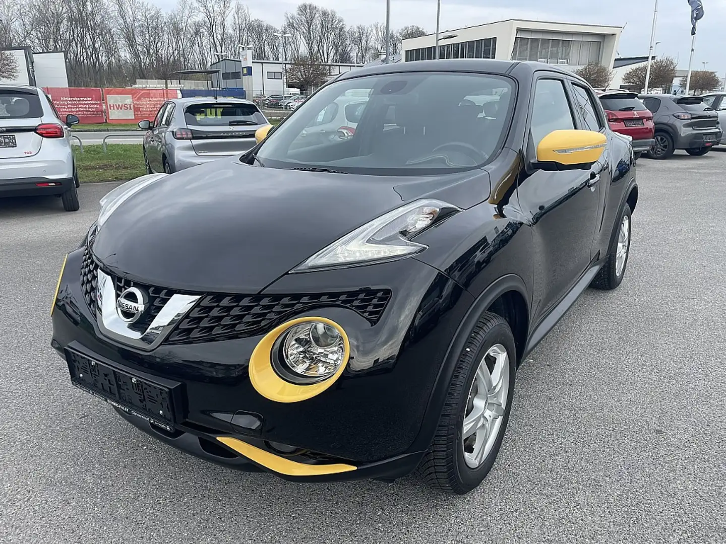 Nissan Juke 1,2 DIG-T N-Connecta Schwarz - 1