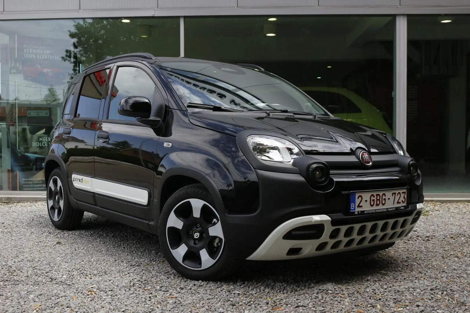 Fiat Panda Pandina Hybrid Zwart - 1