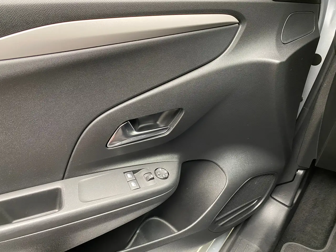 Opel Corsa F 1.2 Edition Winterpaket Navigation 32