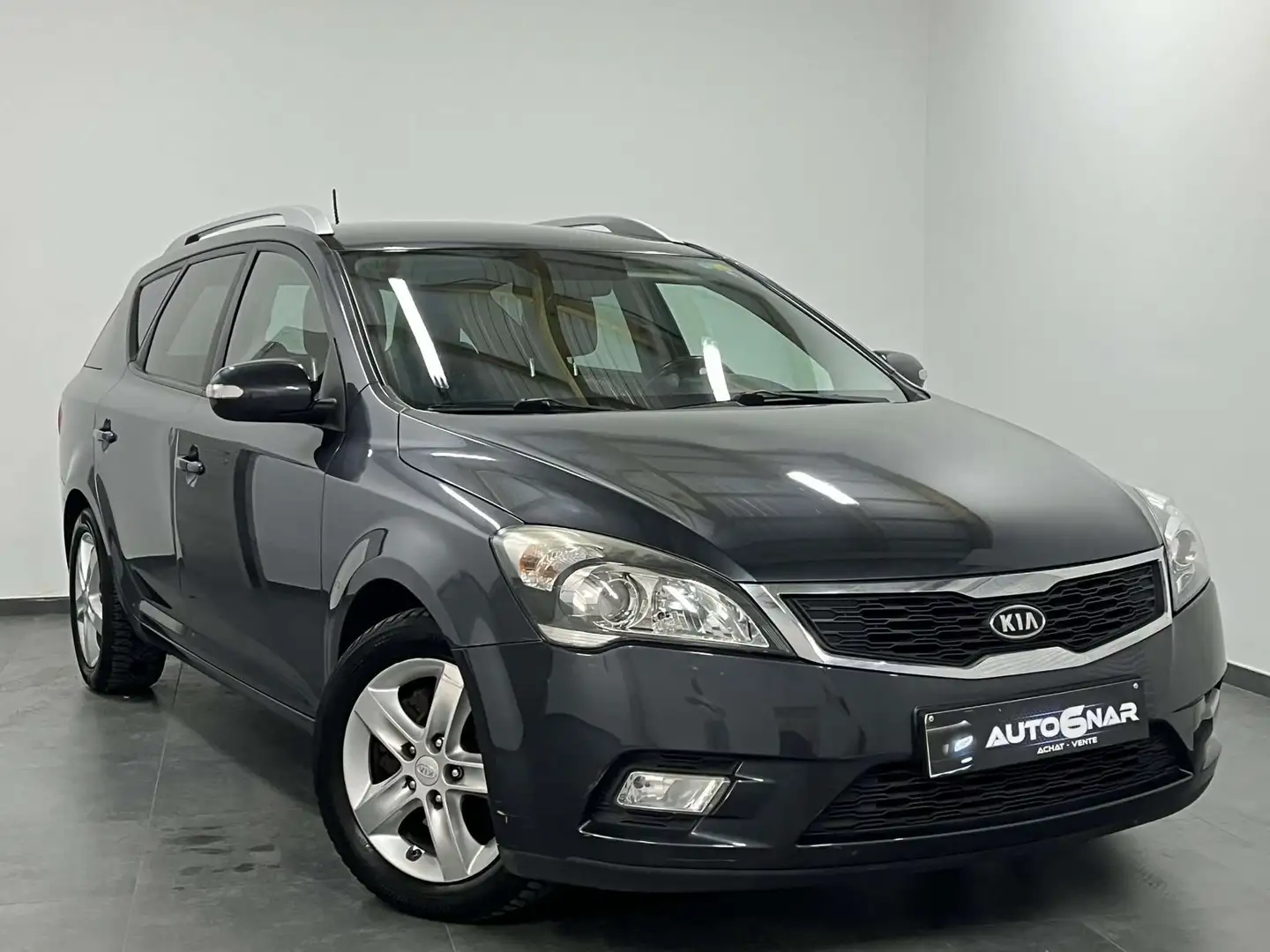Kia Ceed / cee'd Cee\u0027D 1.6 CRDi - Airco - Navi - Boite Auto Gris - 1