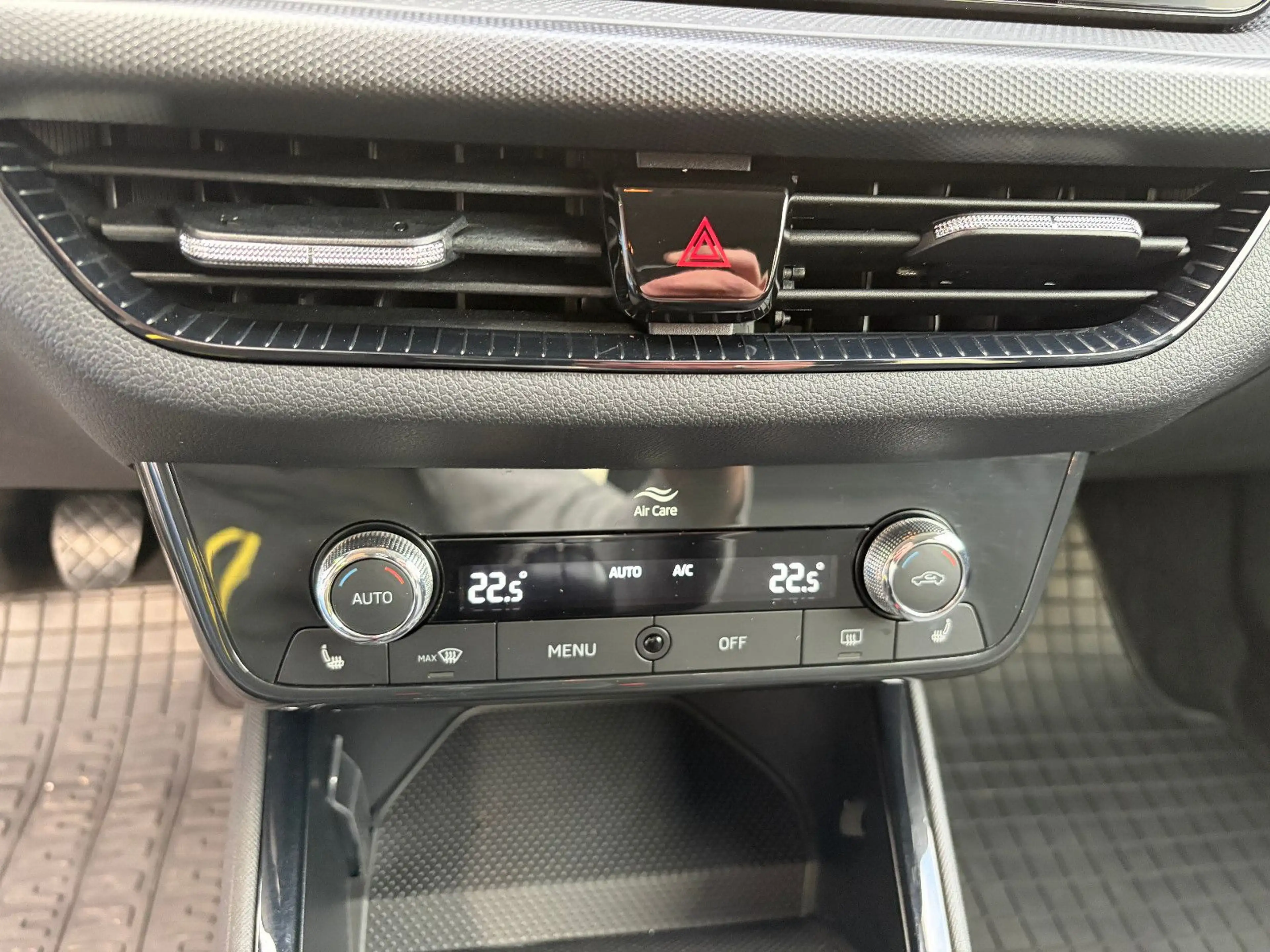 Skoda Fabia 1.0 TSi Ambition LED APPLE CAR ANDROID — photo 18