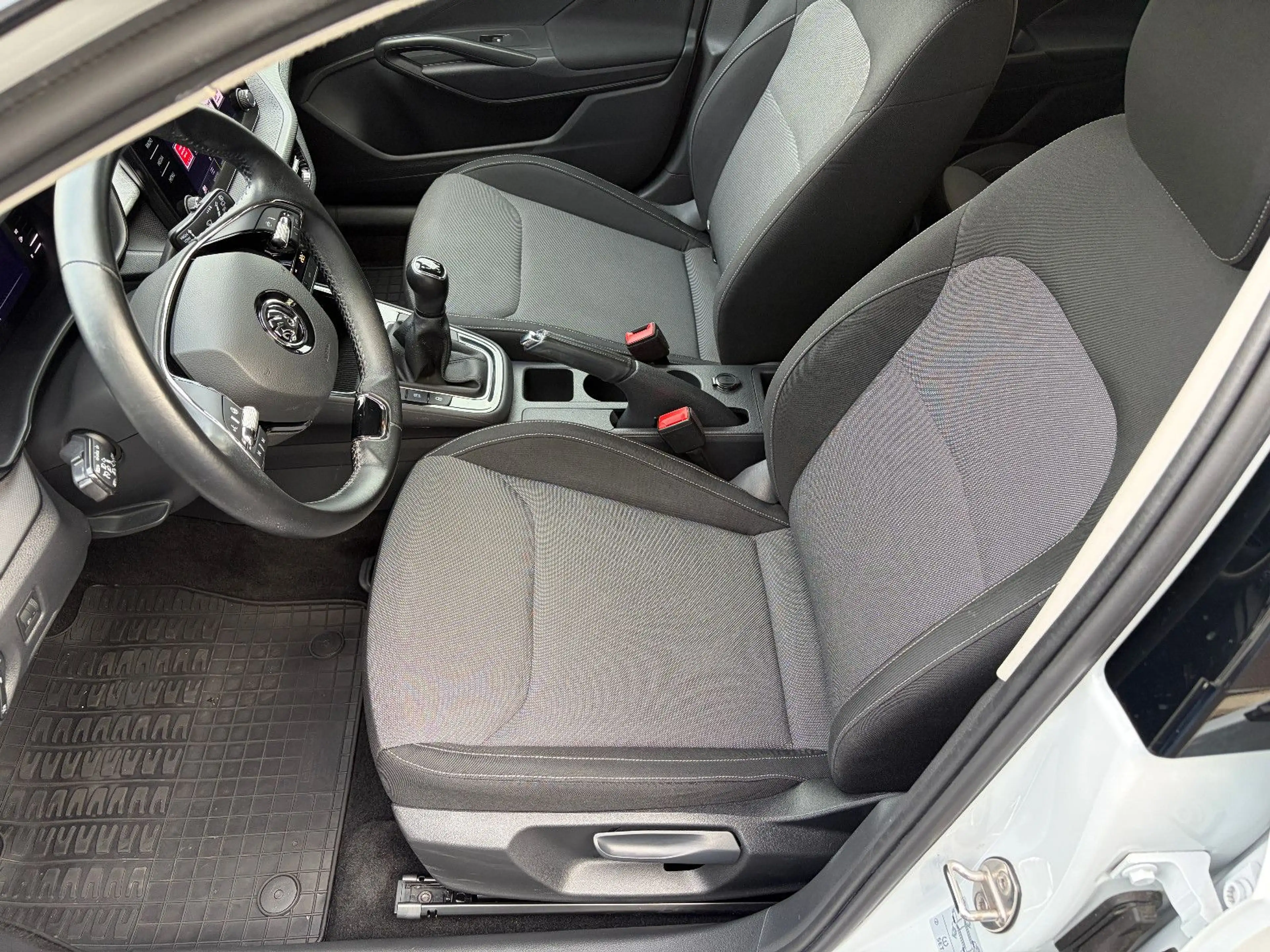 Skoda Fabia 1.0 TSi Ambition LED APPLE CAR ANDROID — photo 14
