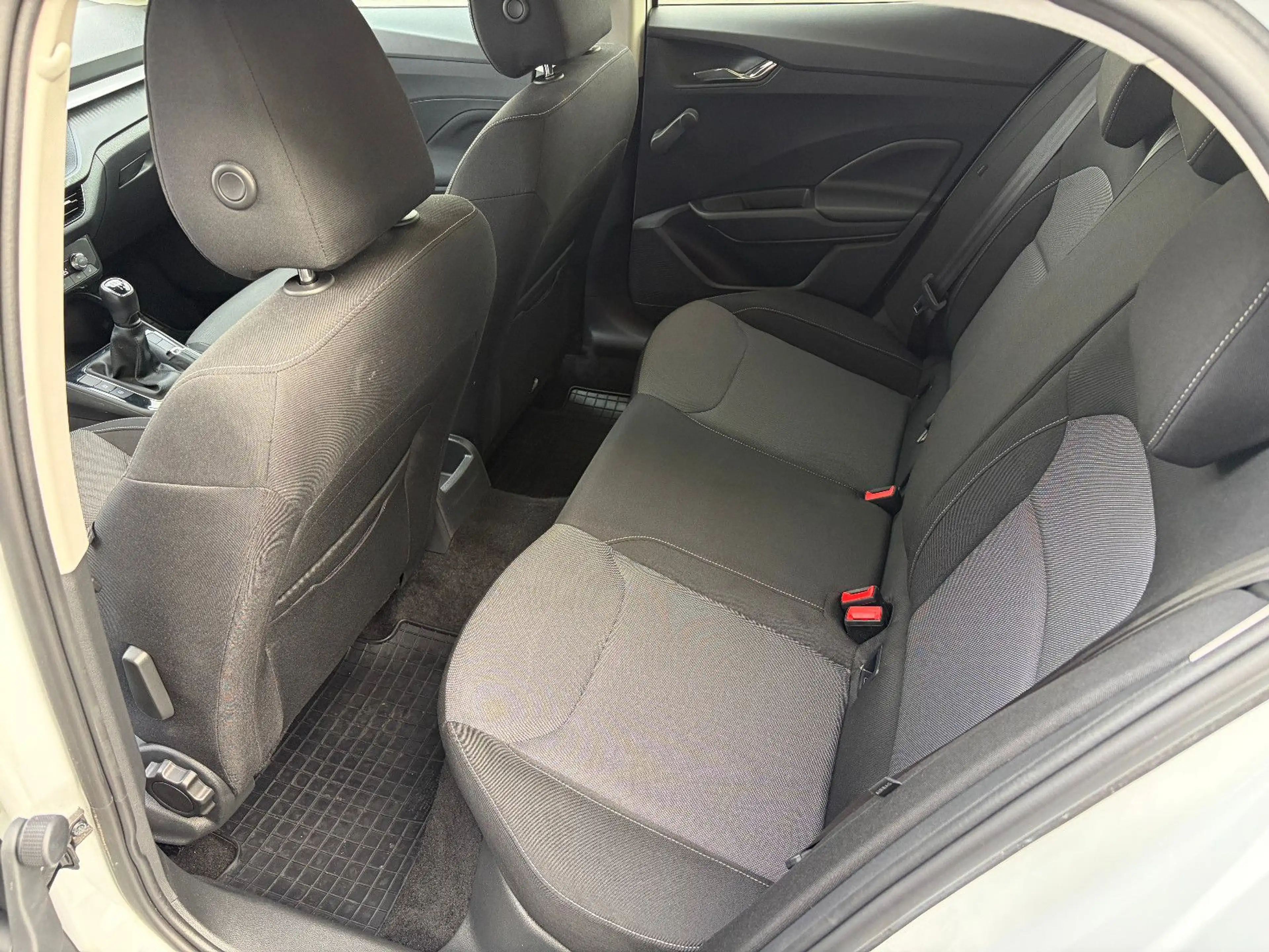 Skoda Fabia 1.0 TSi Ambition LED APPLE CAR ANDROID — photo 19