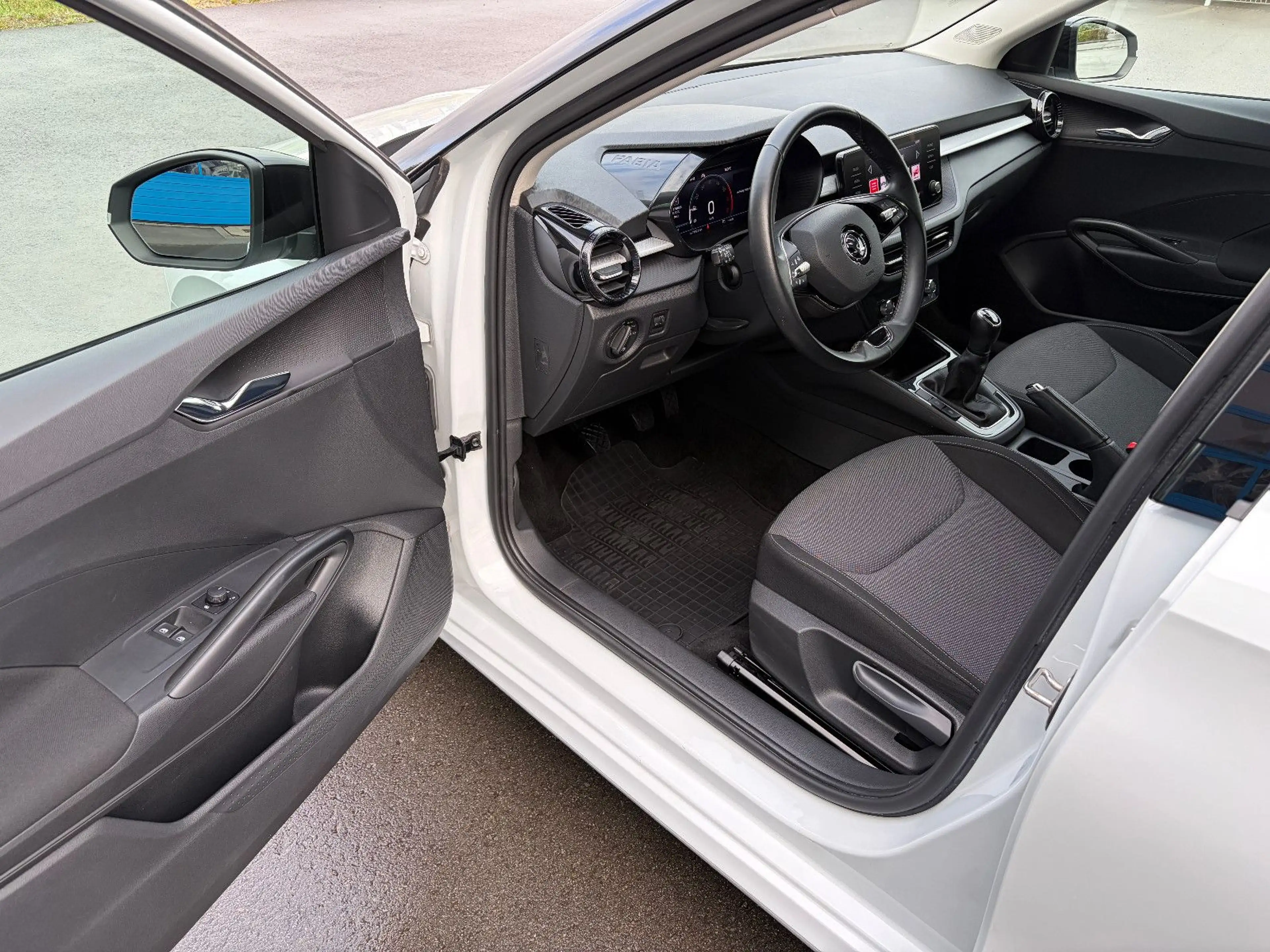 Skoda Fabia 1.0 TSi Ambition LED APPLE CAR ANDROID — photo 13