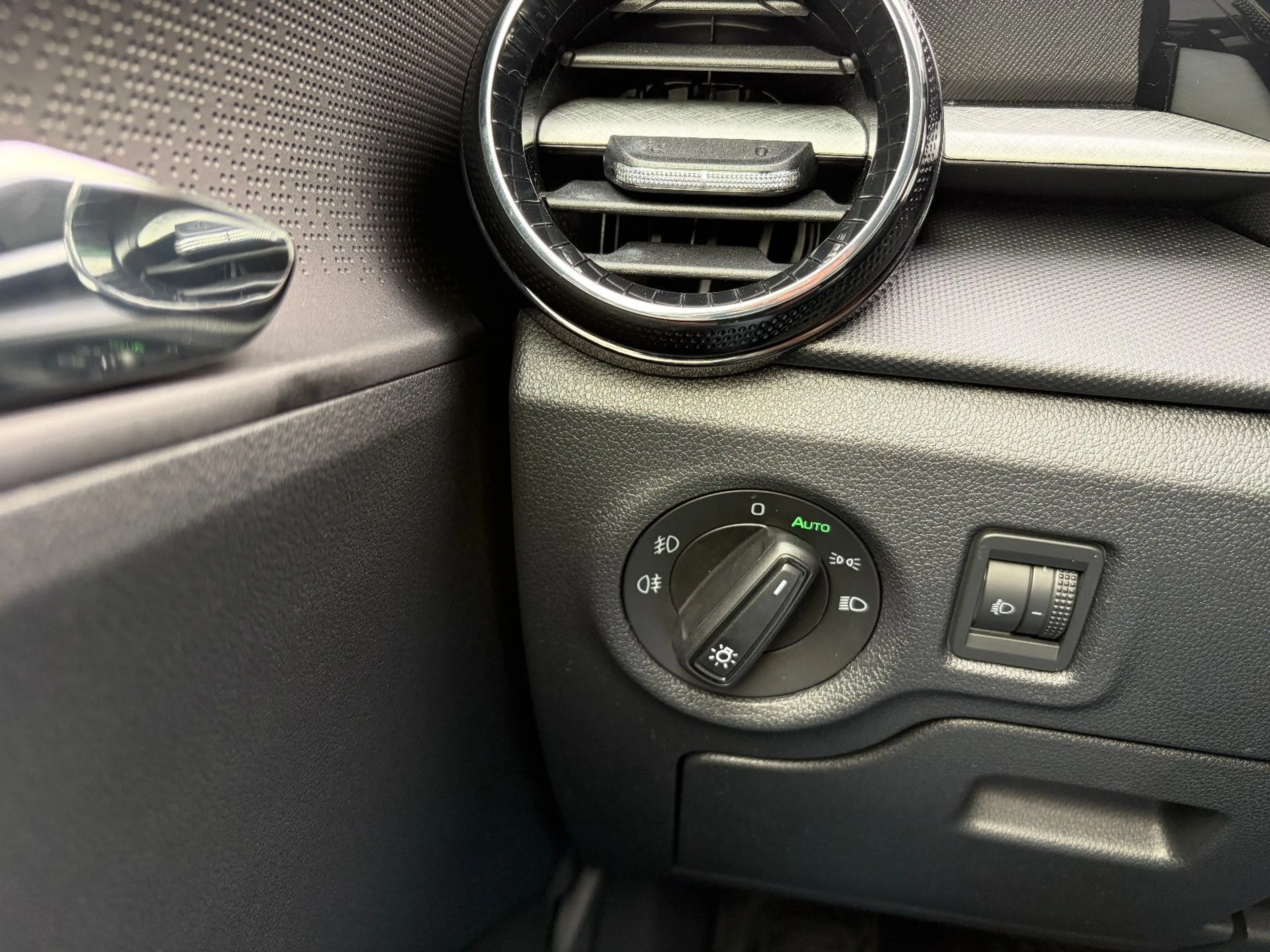 Skoda Fabia 1.0 TSi Ambition LED APPLE CAR ANDROID — photo 34