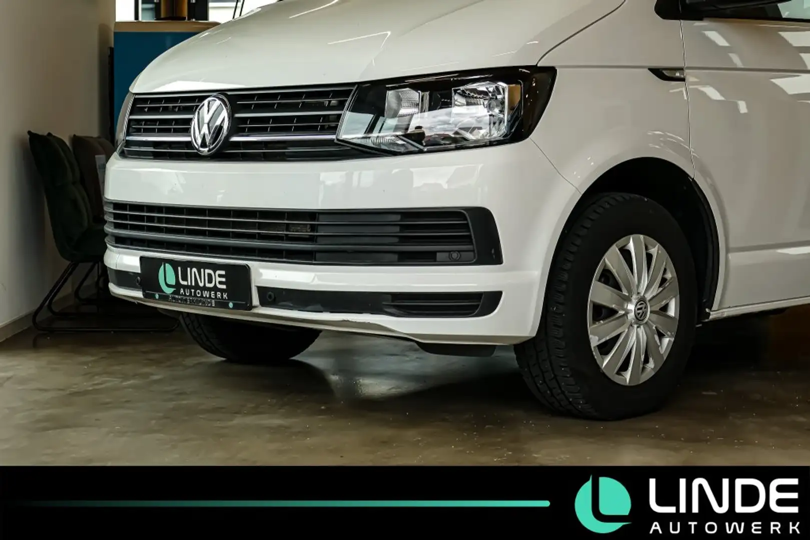Volkswagen T6 Multivan Multivan |NAVI|TEMPO.|7-SITZER|AHK Weiß - 2