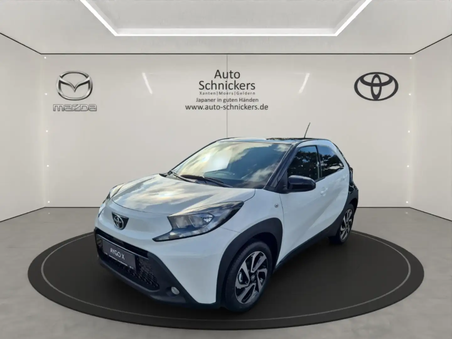 Toyota Aygo X TEAM+SONDERMODELL+BLACK&WHITE+KAMERA+CPLAY Biały - 1
