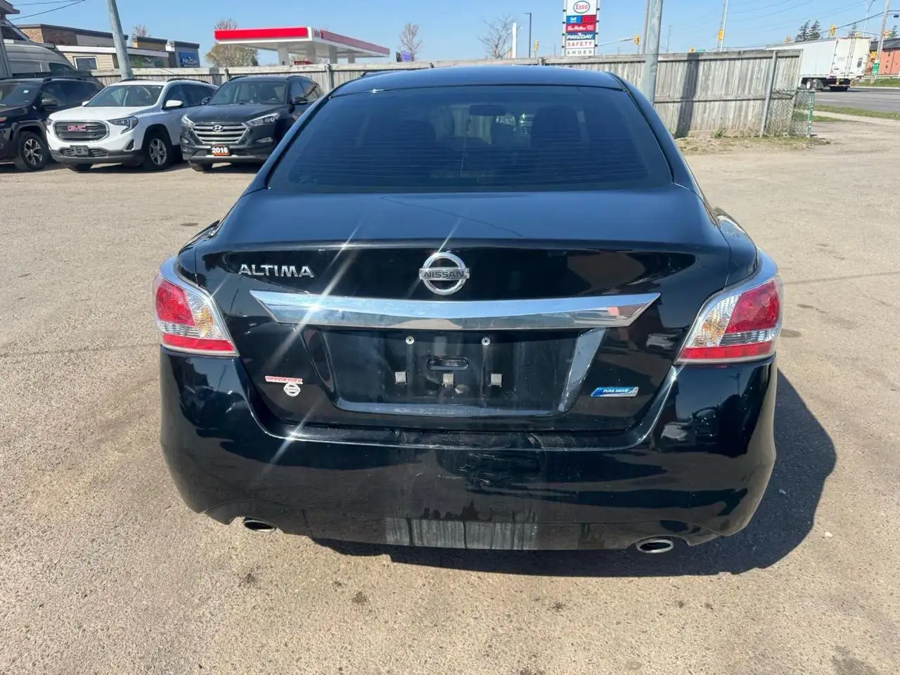 Nissan Altima снимка Nissan Altima