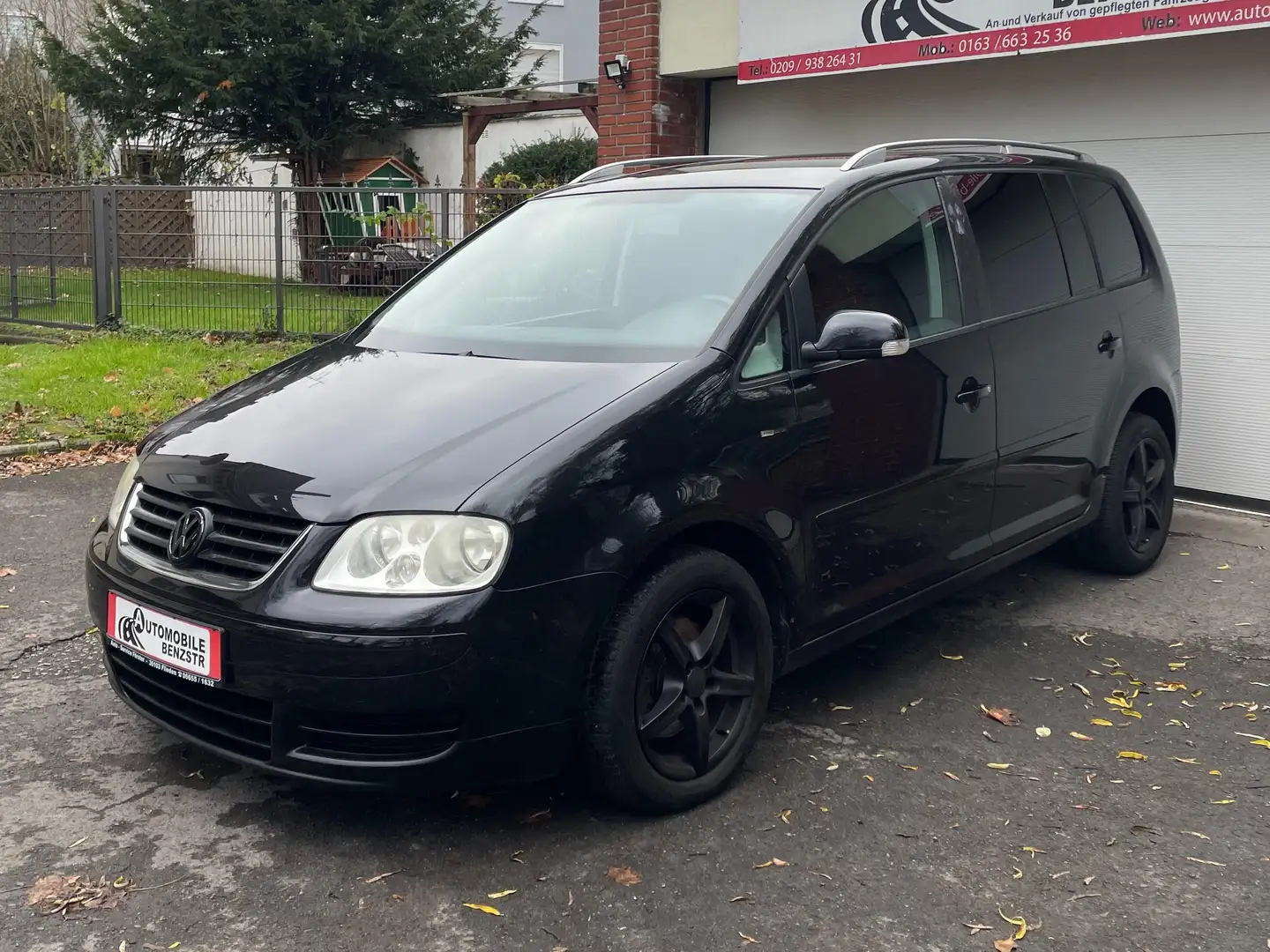 Volkswagen Touran 1.6 FSI Trendline Schwarz - 1
