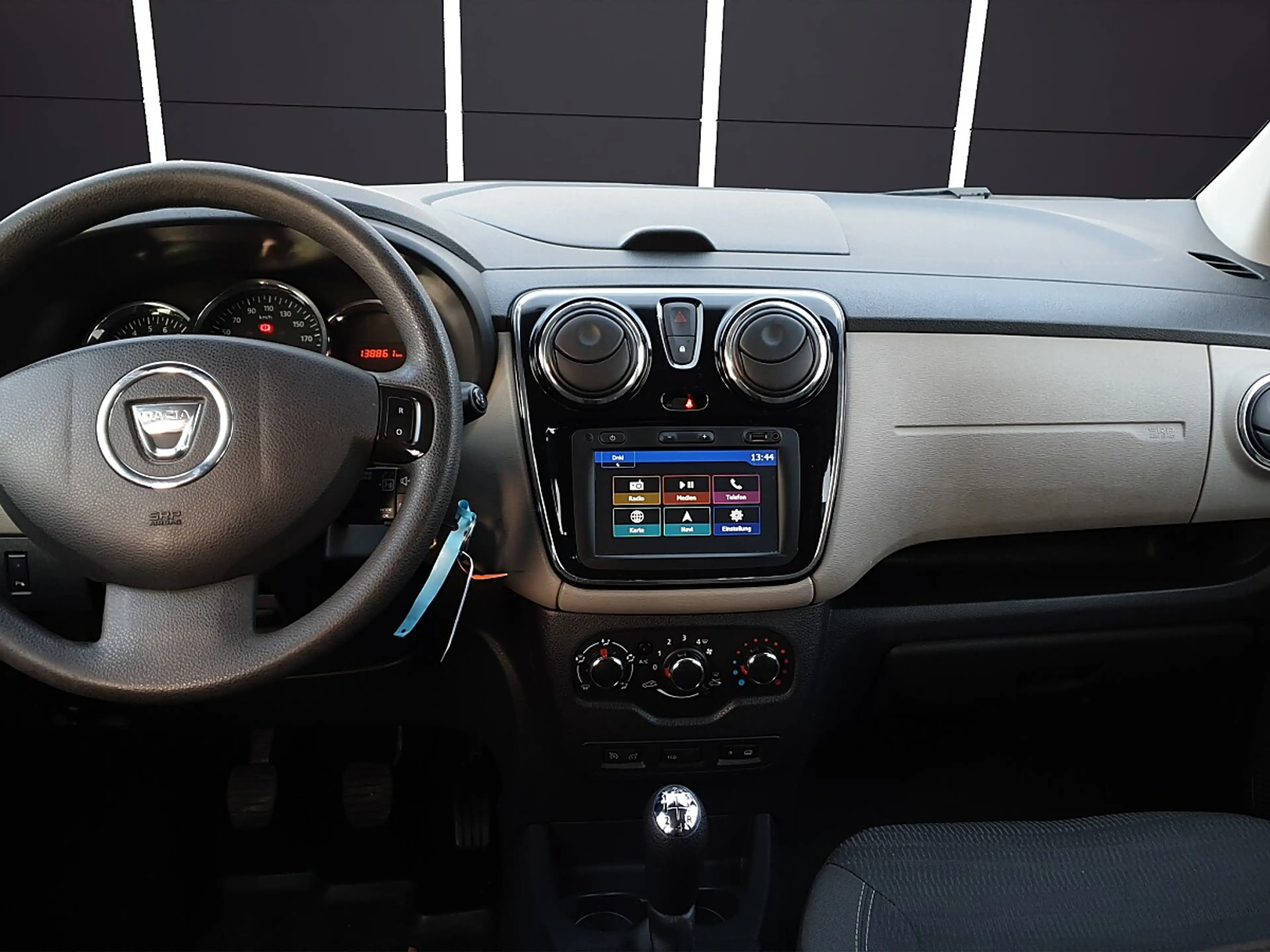 Dacia Lodgy Supreme SCe 100 S&S — photo 14
