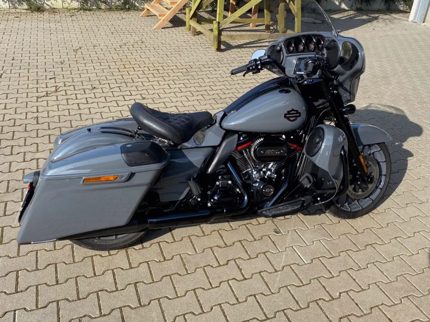 Harley-Davidson Street Glide CVO Сірий - 1