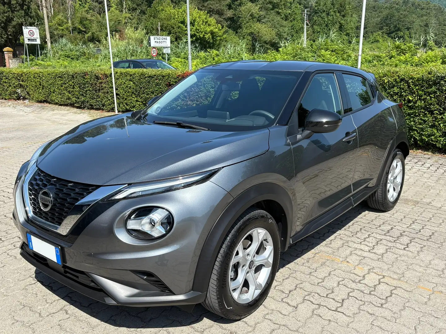Nissan Juke Juke 1.0 dig-t Acenta 114cv *18.000KM* Grigio - 1
