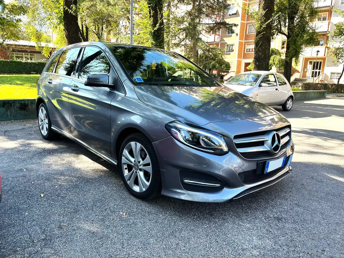 Mercedes-Benz B 180 Sport *AUTOMATICO-UNIPROPRIETARIO* Gris - 1