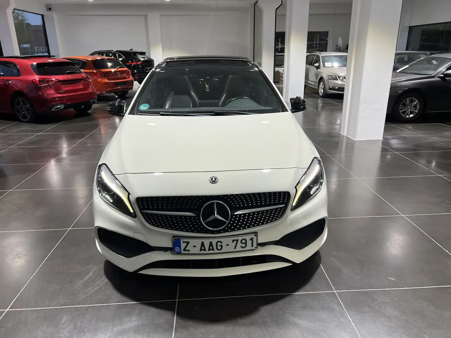 Mercedes-Benz A 200 A 200d AMG Line panoramische dak leder navi camera Blanc - 2