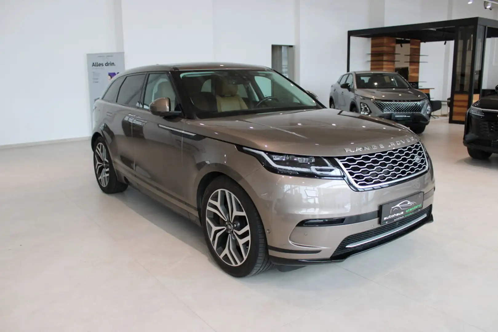 Land Rover Range Rover Velar SE Gold - 1