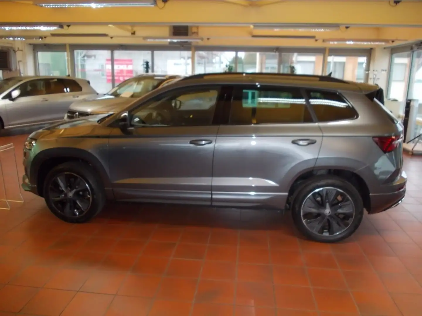 Skoda Karoq Sportline 1.5 TSI DSG, 110kw(150PS) Klima Gris - 2