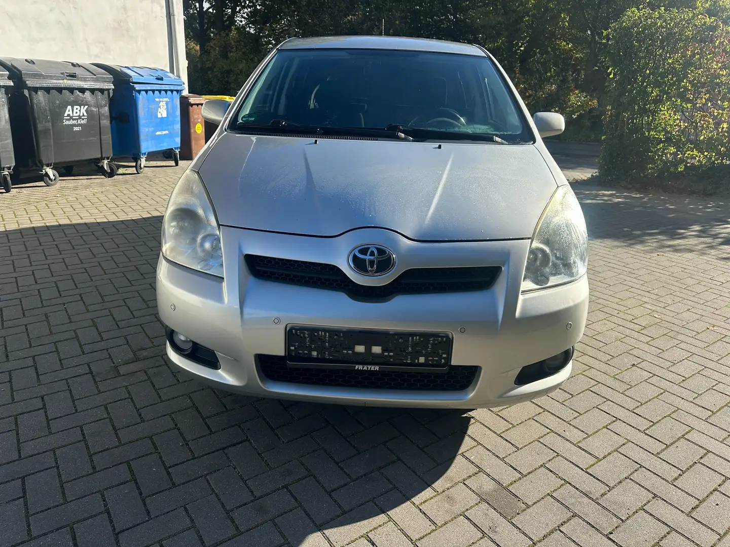 Toyota Corolla Verso 2.2 D-4D Team / Euro 4 / Klima / 7 Sitze Grau - 2