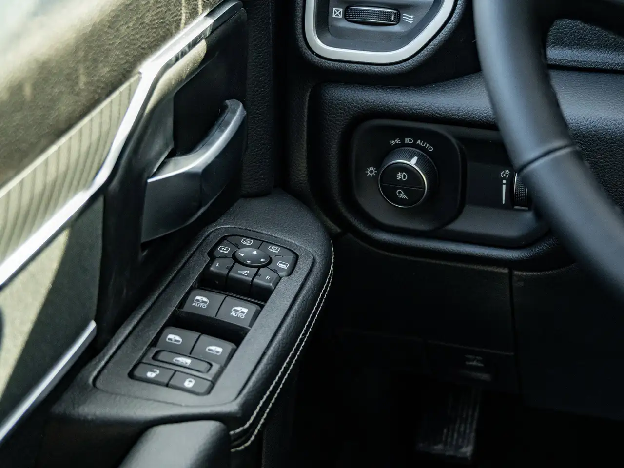 RAM 2500 снимка RAM 2500