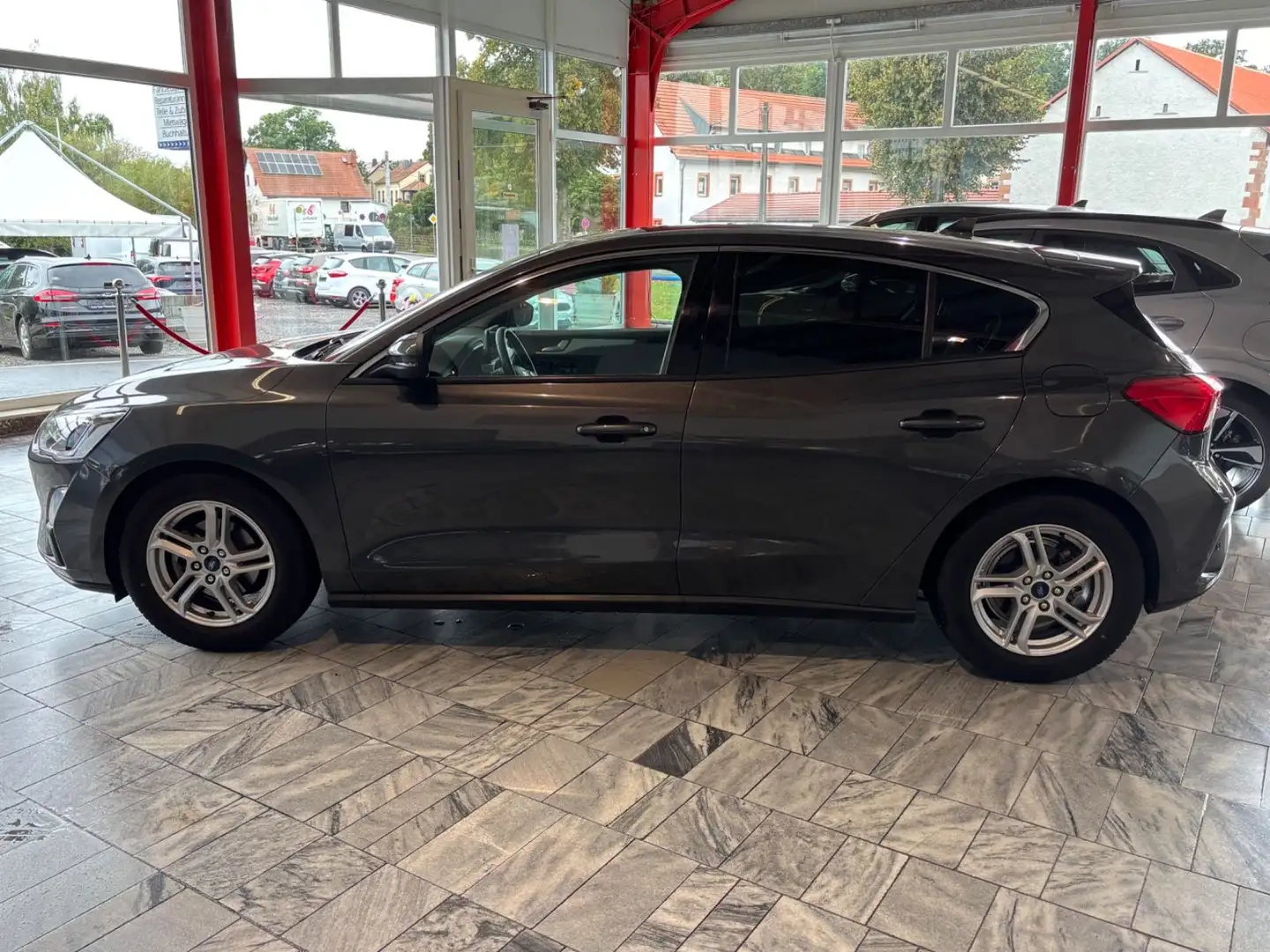 Ford Focus Lim. Cool & Connect Navi Winterpaket Grau - 2