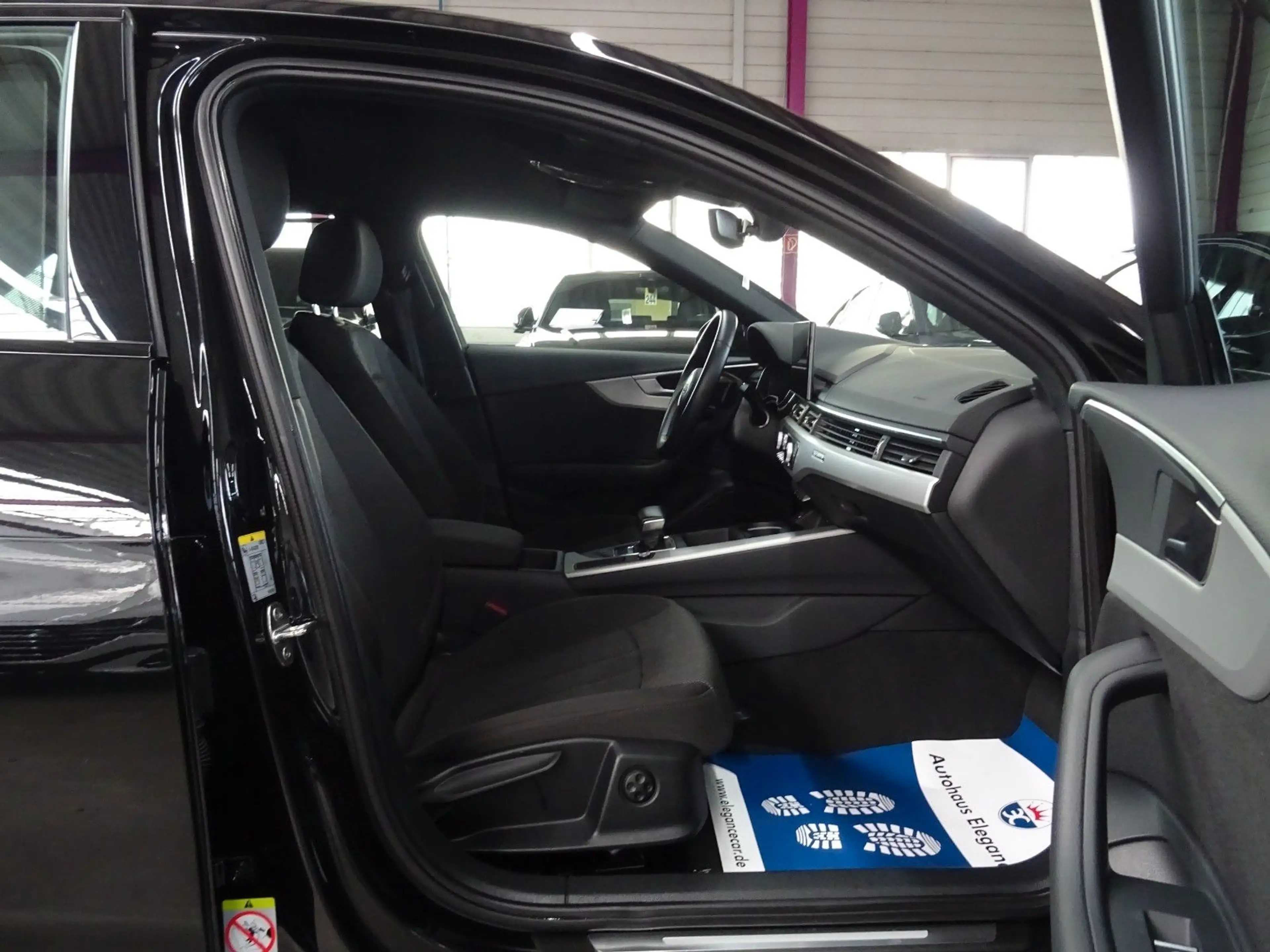 Audi A4 40 2.0 TDI QUATTRO* — photo 9