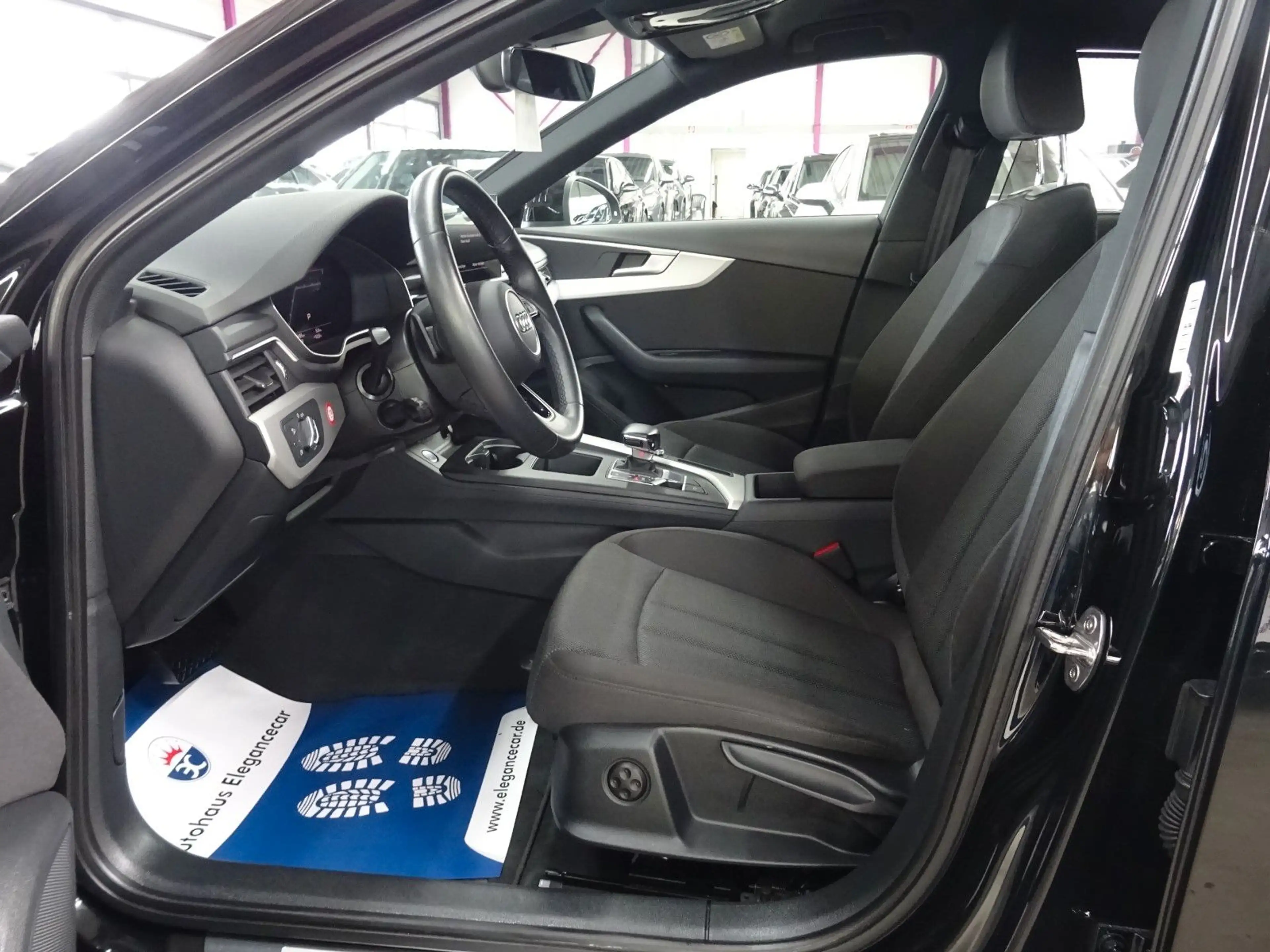 Audi A4 40 2.0 TDI QUATTRO* — photo 8