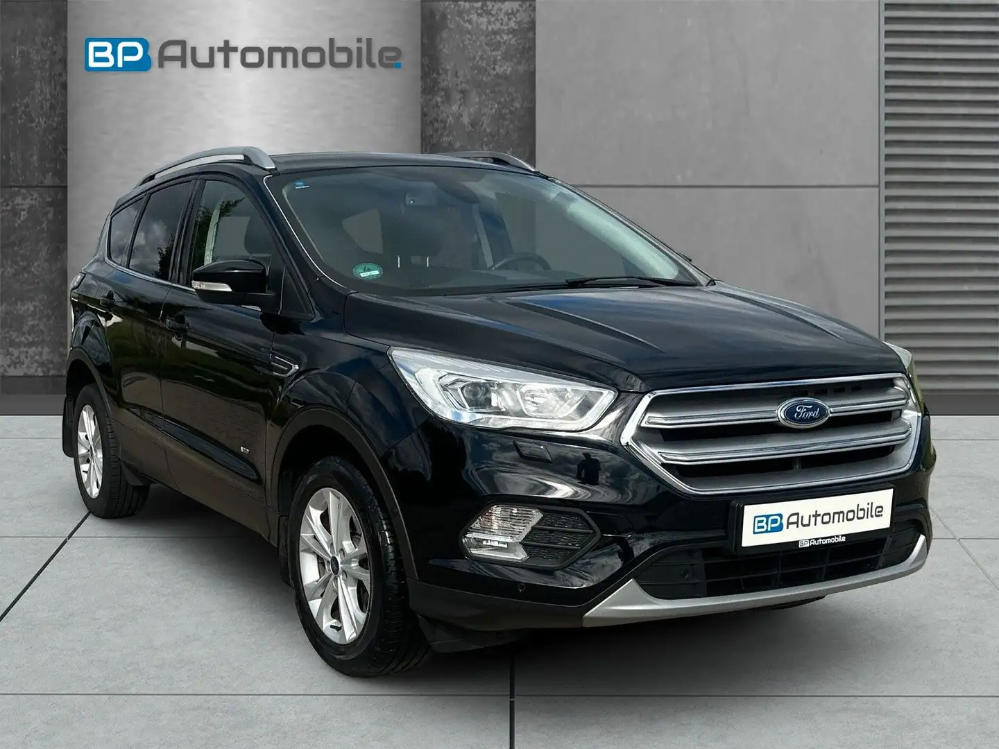 Ford Kuga Titanium 2.0 TDCi Titanium AHK LED CARPLAY Schwarz - 1