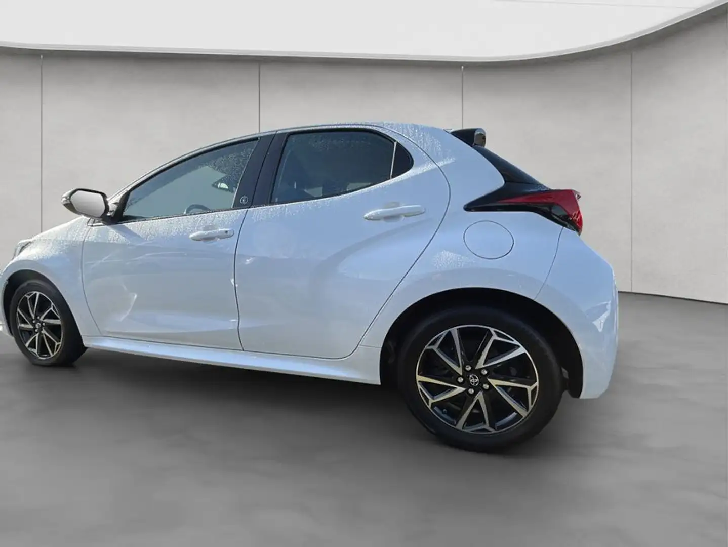 Toyota Yaris Hybrid 1.5 Team D, Keyless, Klima, Navi Wit - 2