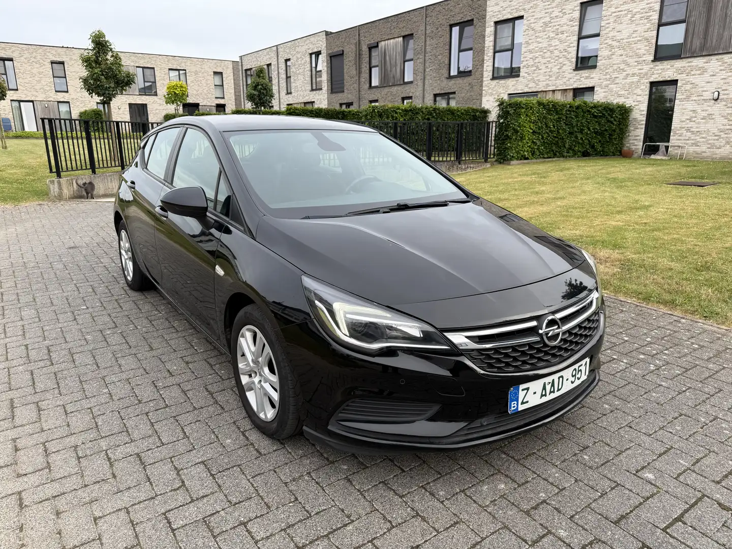 Opel Astra 1.0 Turbo ECOTEC Innovation Start/Stop Noir - 1