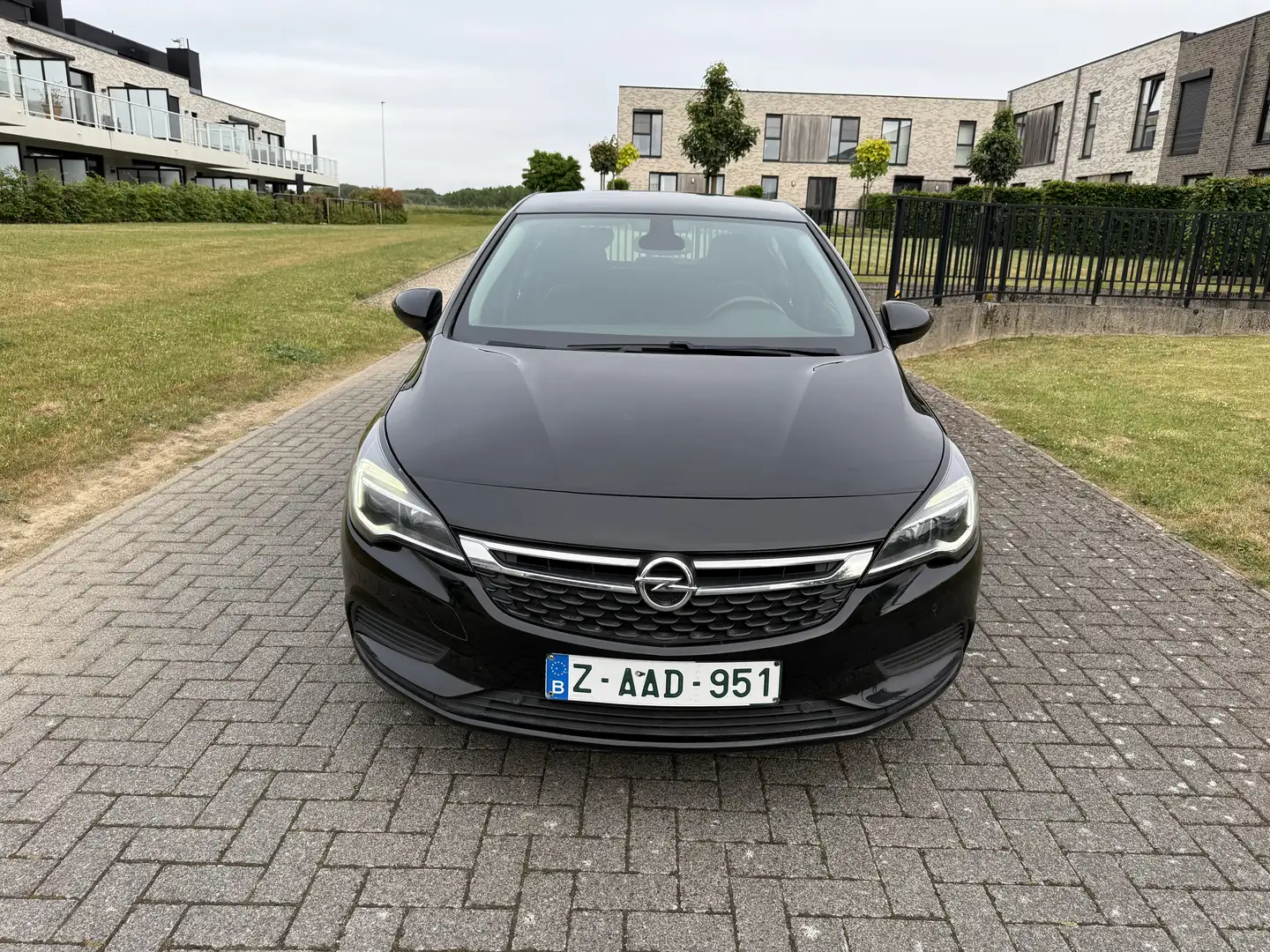 Opel Astra 1.0 Turbo ECOTEC Innovation Start/Stop Noir - 2