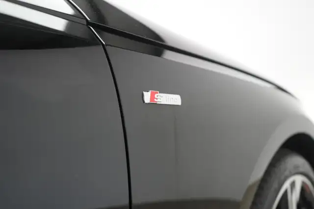 Audi A4 view 14