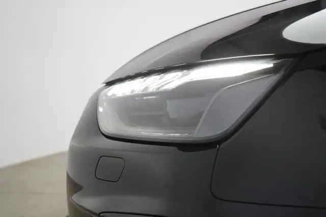 Audi A4 view 11