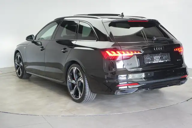 Audi A4 view 4