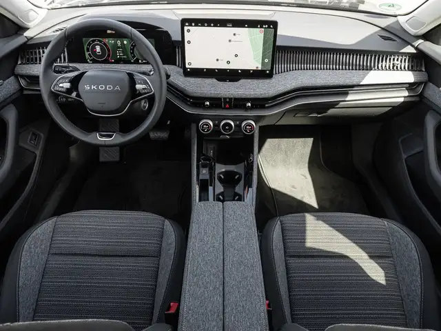 Skoda Superb view 10