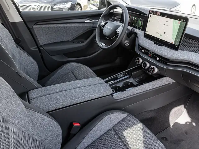 Skoda Superb view 8