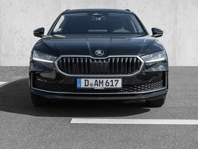 Skoda Superb view 3