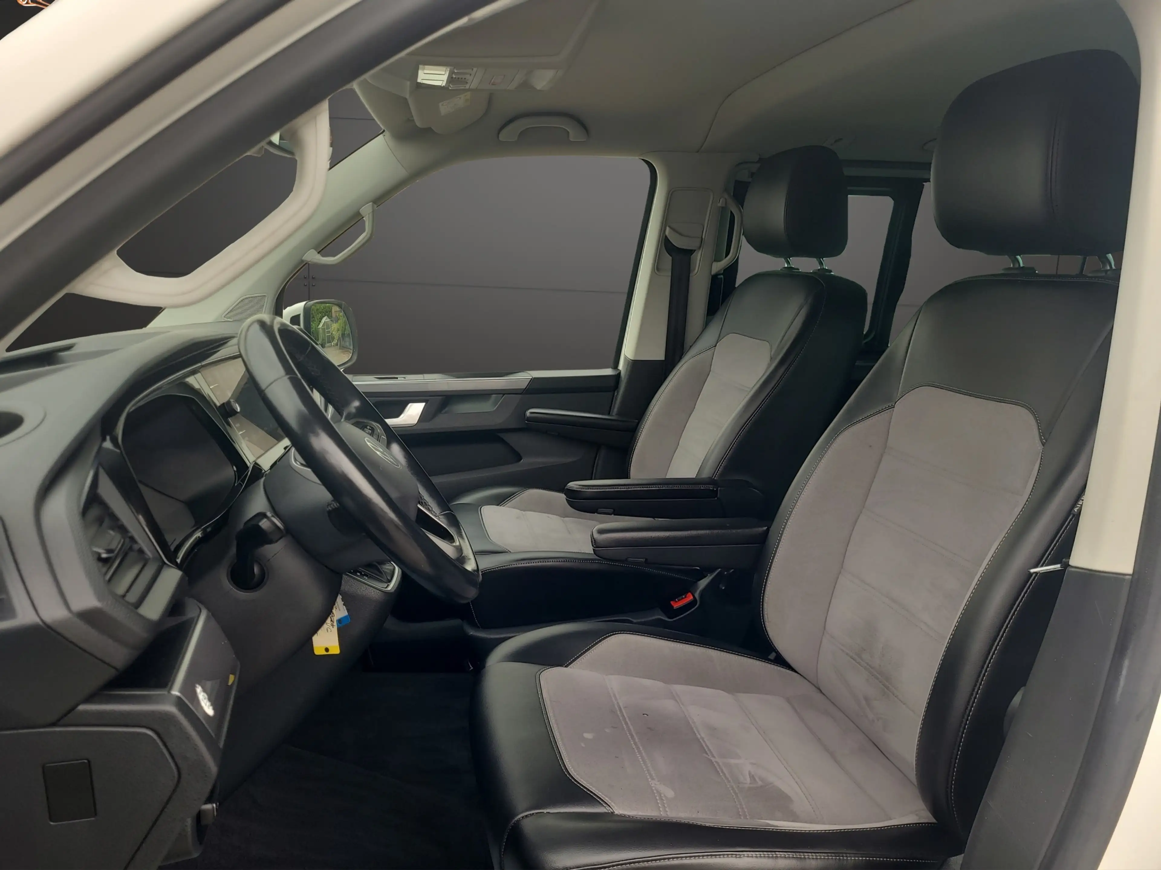 Volkswagen T6.1 Multivan Multivan Generation Six FWD — photo 9