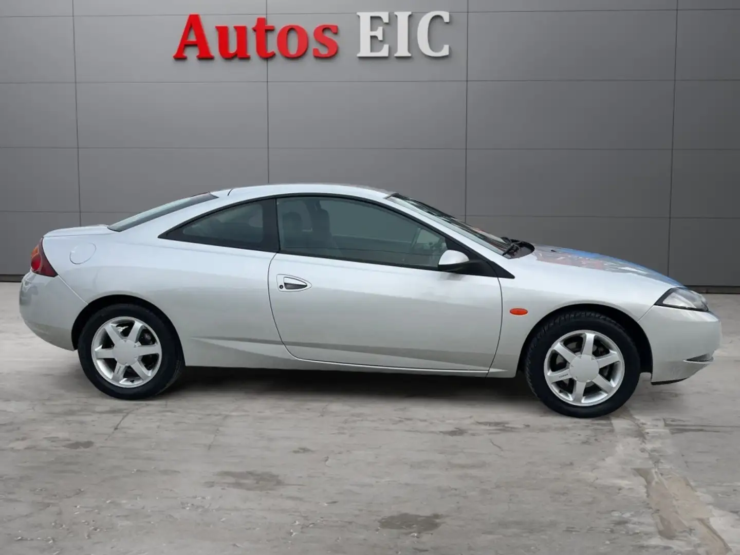 Ford Cougar 2.5 V6 Plateado - 2