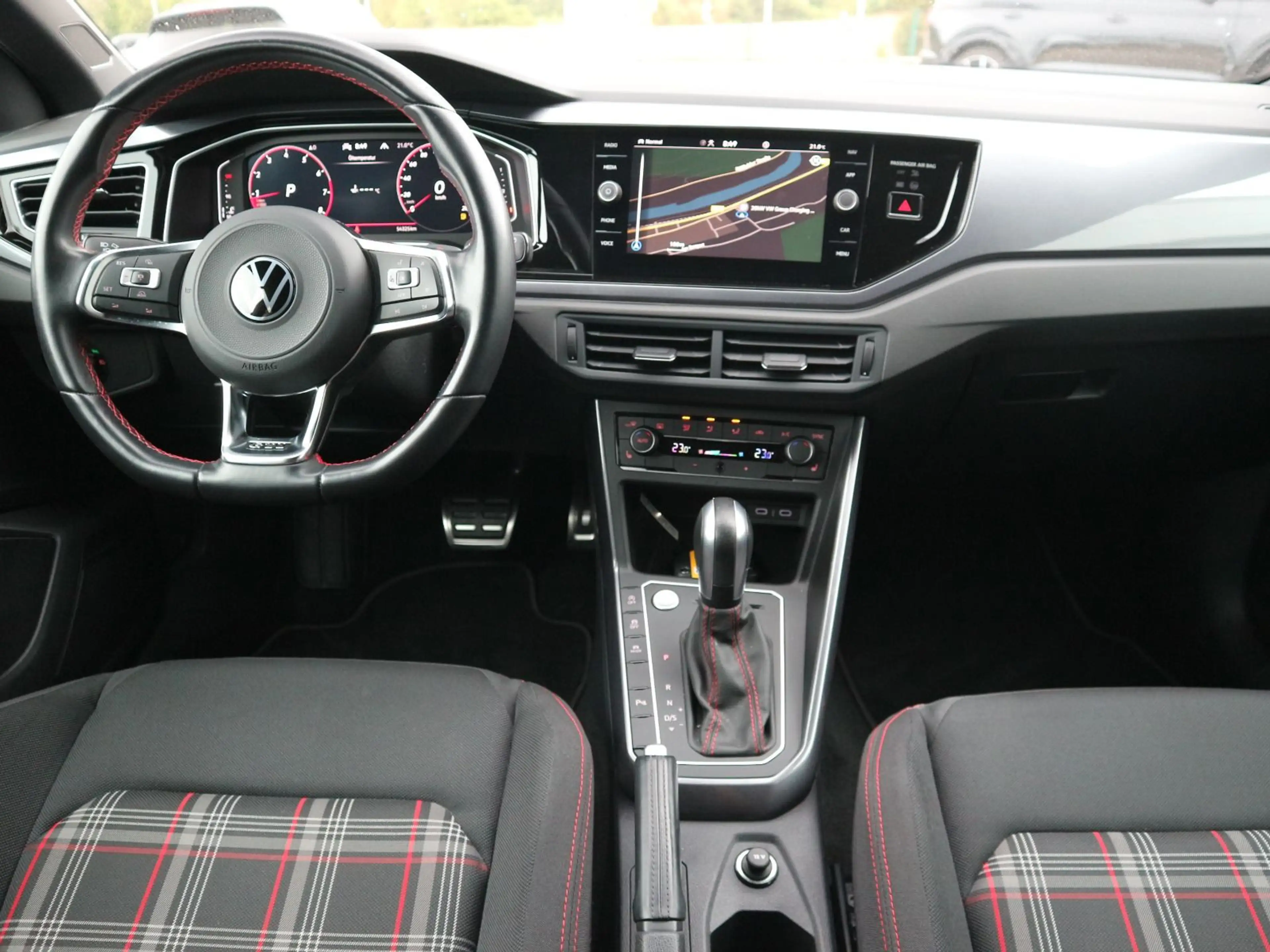 Volkswagen Polo GTI 2.0 TSI DSG LED ACC NAVI RFK — photo 11