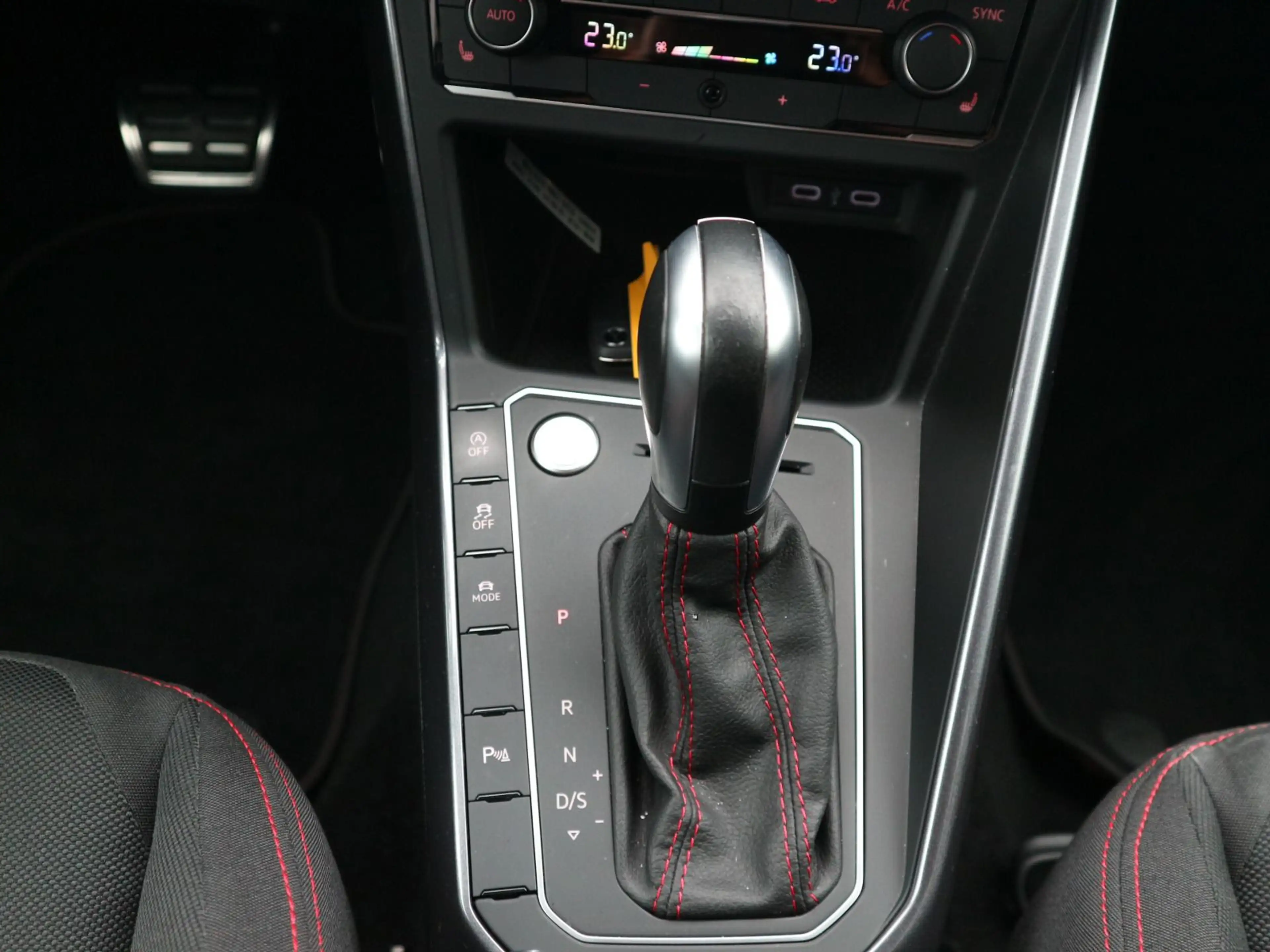 Volkswagen Polo GTI 2.0 TSI DSG LED ACC NAVI RFK — photo 13