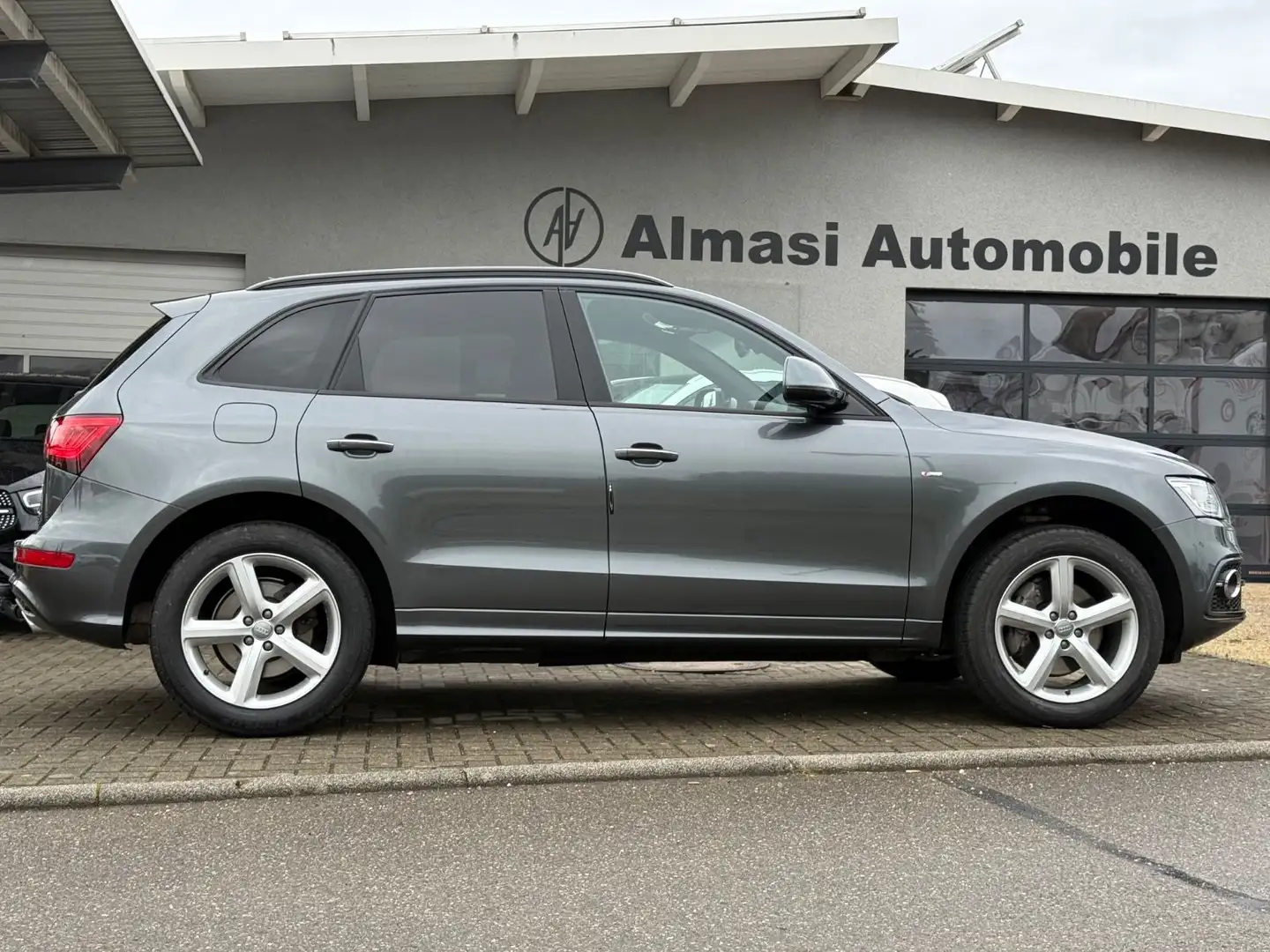 Audi Q5 3.0 TDI quattro /LED /AHK /STHZ /S-LINE Grau - 2