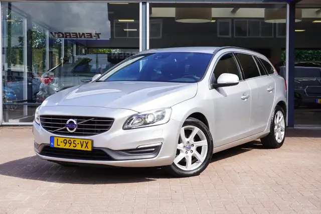 Volvo V60 1.6 T3 Momentum Automaat | Airco | Navigatie | Ele