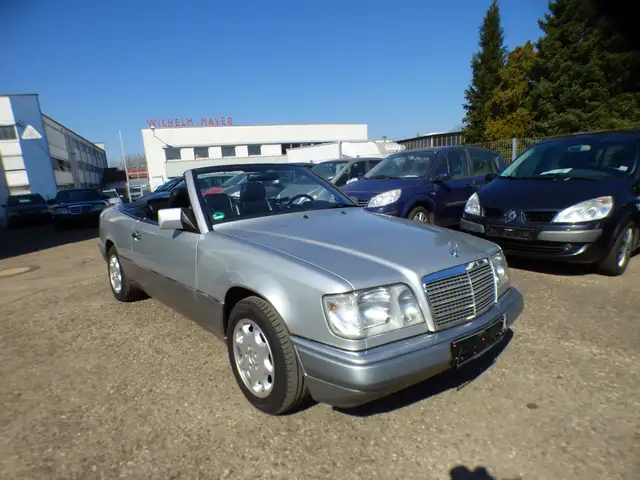 Mercedes-Benz E-Class view 6
