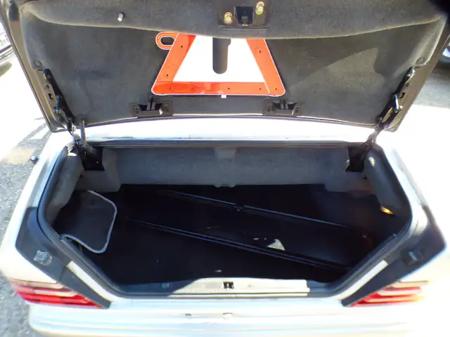 Mercedes-Benz E-Class view 4