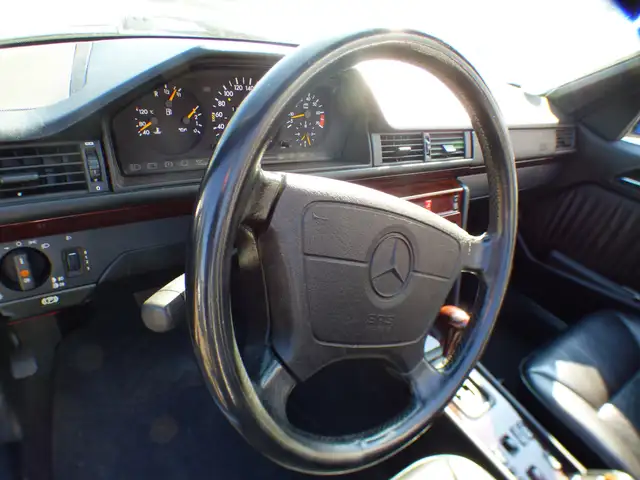 Mercedes-Benz E-Class view 11