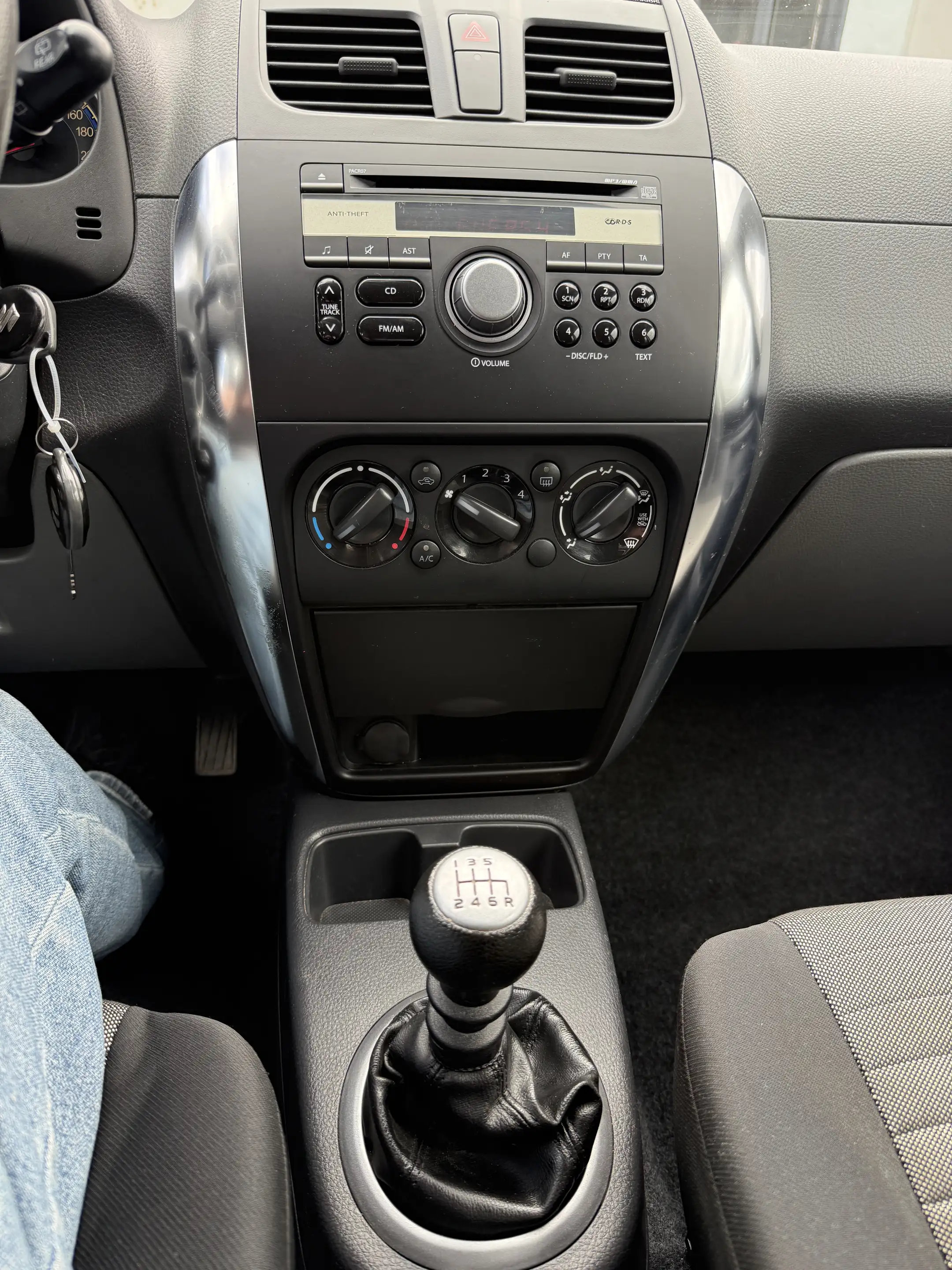 Suzuki SX4 Club — photo 9