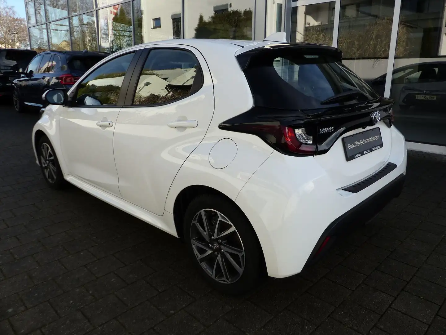 Toyota Yaris 1.5 Hybrid Business Edition Navi Sitzhzg. Weiß - 2