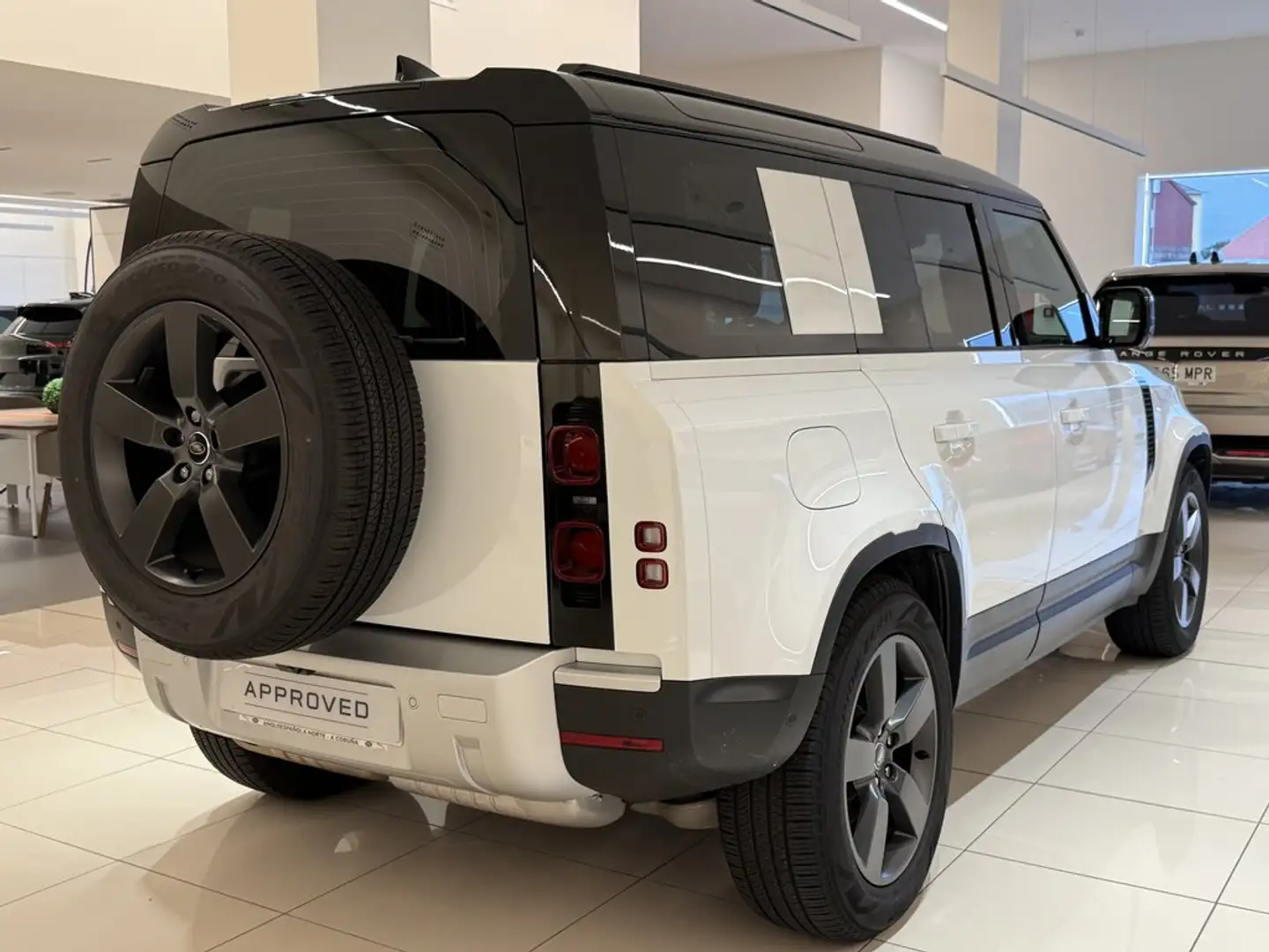 Land Rover Defender 110 3.0D l6 MHEV S AWD Aut. 250 Blanco - 2